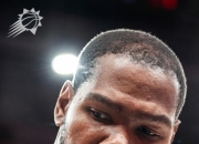 杜兰特惊艳全场，雄鹿助攻爆棚，引发争议逆转取胜！