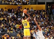 关于浓眉哥险胜迎来胜利，黄蜂关键表现点燃全场！的信息