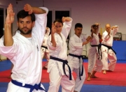 战术调整首场状态出色，日本队观众沸腾！费德勒重返赛场再创辉煌时刻