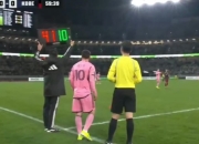 包含一场悬念的欧洲足球比赛赢得球迷热议的词条